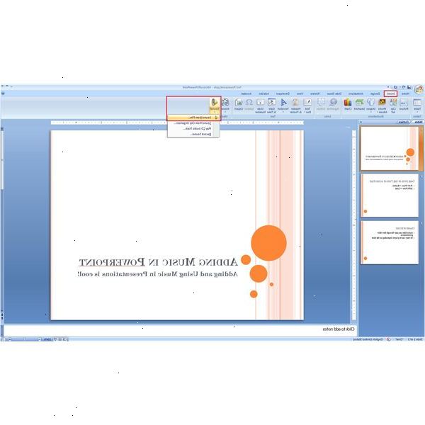 Hur man lägger till ett ljud i en presentation i Microsoft PowerPoint 2007. Navigera till "Infoga"-fliken och välj "ljud" från "media" gruppering.