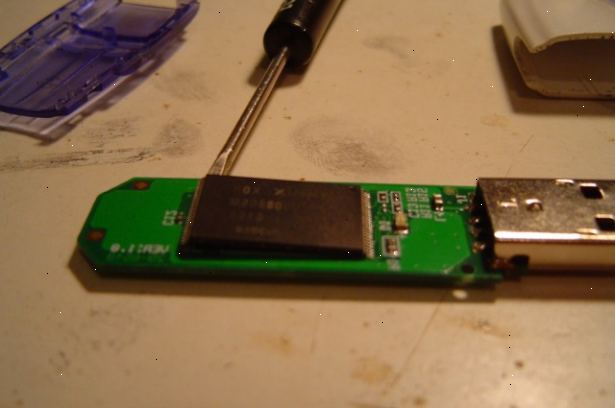 Hur att reparera en USB-flash-enhet. Bestäm om dina filer är oviktigt nog att riskera en DIY försök till dataräddning.