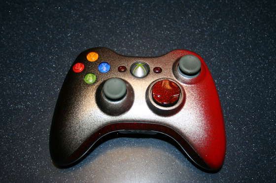 Hur man målar en Xbox 360 Controller. Töm alla delar bildar handkontrollen fall.