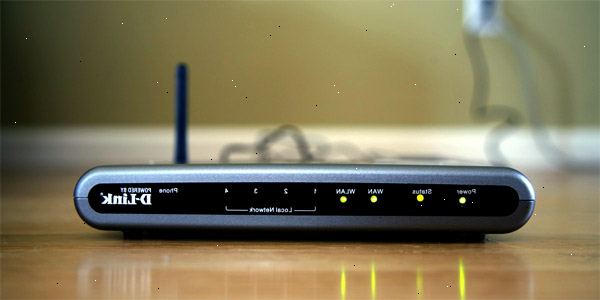 Hur man ansluter en router till en annan för att utöka ett nätverk. Identifiera de enheter som du kommer att arbeta med.